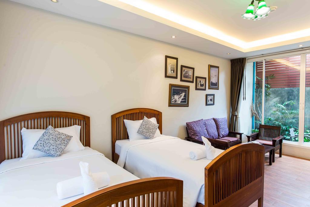 Feung Nakorn Balcony Rooms And Cafe Bangkok Room photo